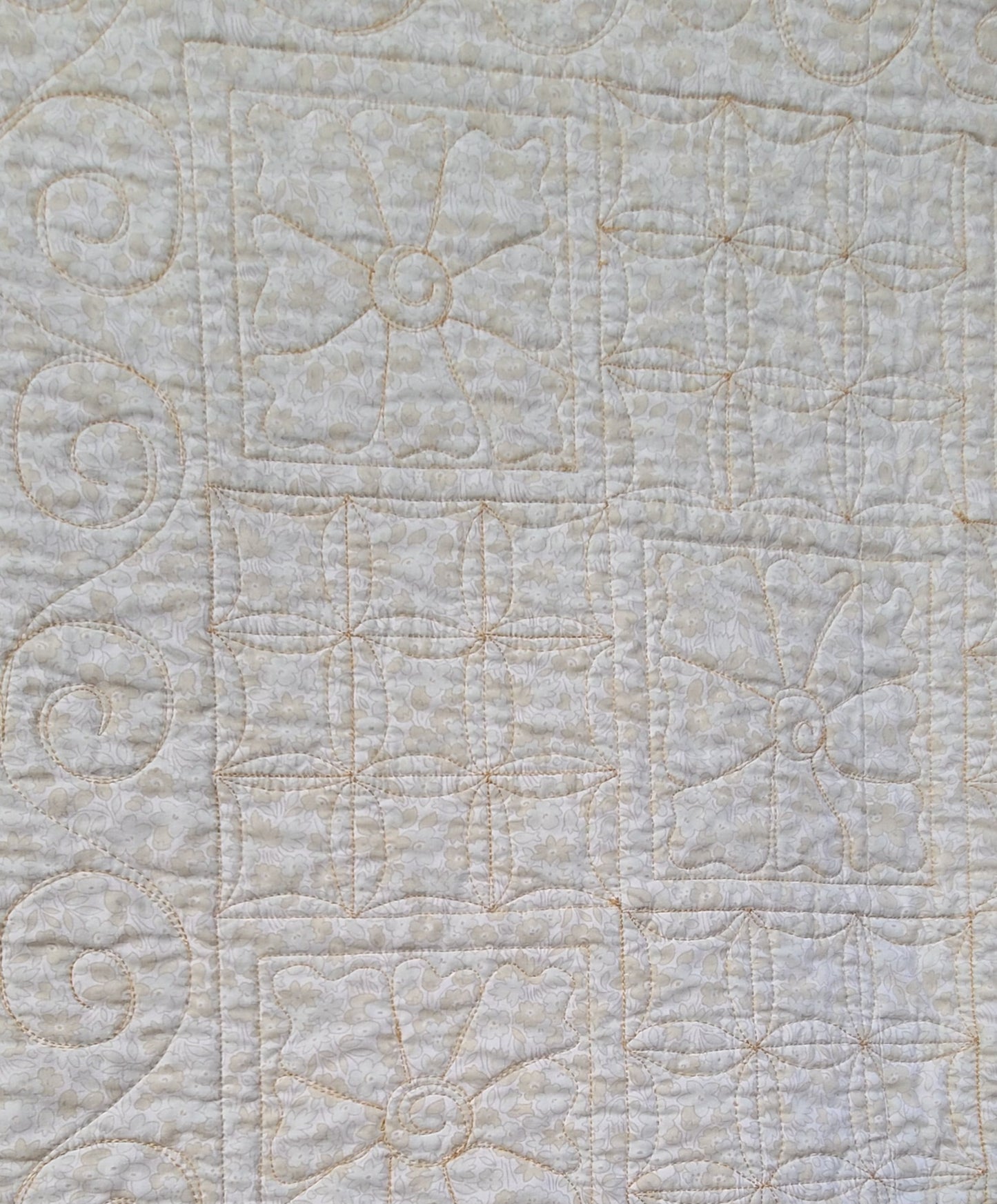 Baby Quilt Gold